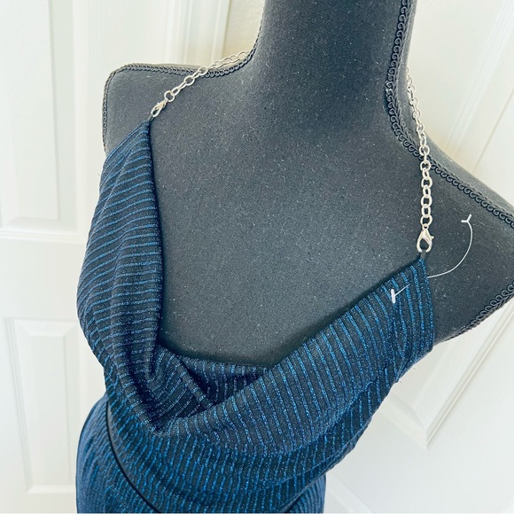 💙 New! 2 Pc Sexy Silver Chain Halter Cowl Neck Blue Sparkle Top & Skirt Size L - Picture 3 of 9